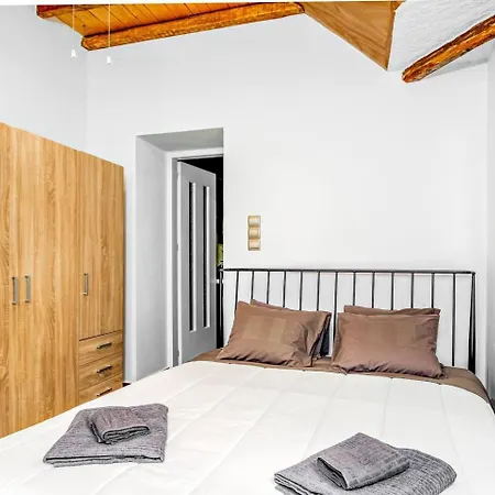 La Bella Pietra إرموبولّي