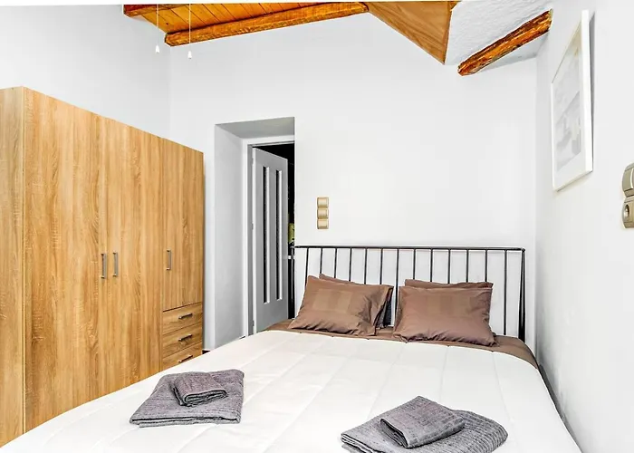 La Bella Pietra Ermoupoli